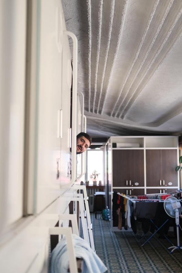 Capsule Hotel Technocave Biškek Exteriér fotografie